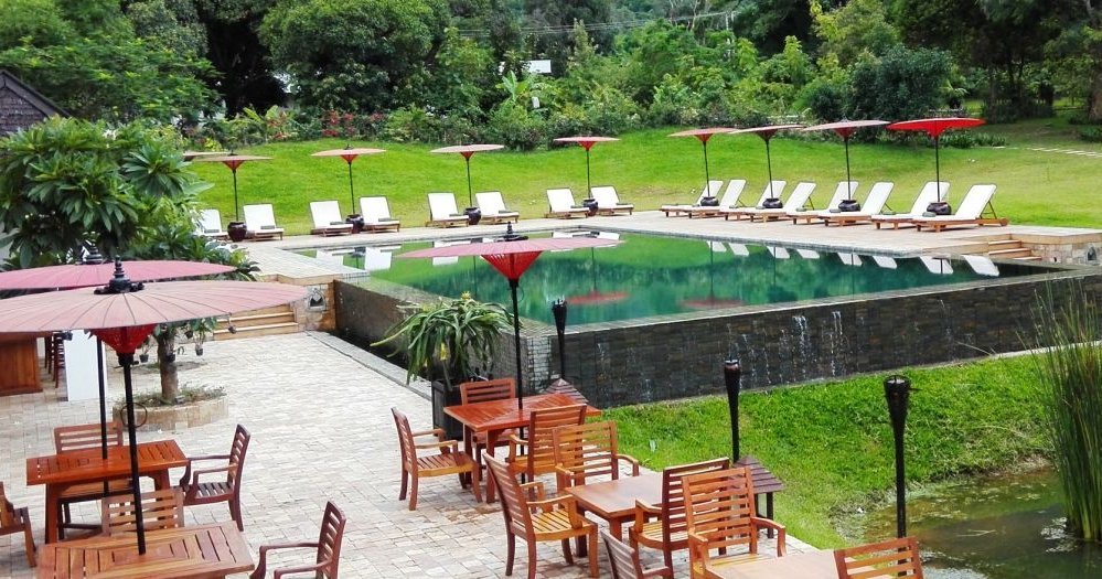 Poolbereich mit Terrasse, Villa Inle Resort & Spa, Myanmar Reise
